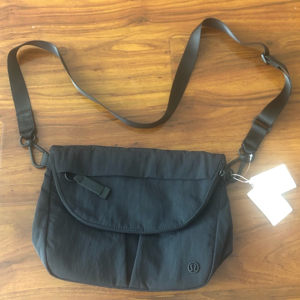 Lululemon- All night festival bag
